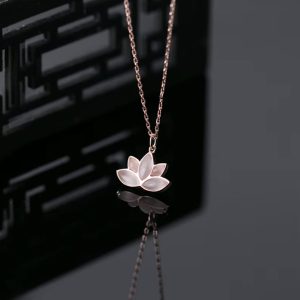 Colgante Loto del Corazón — Plata de Ley 925, Oro Rosa & Cuarzo Rosa